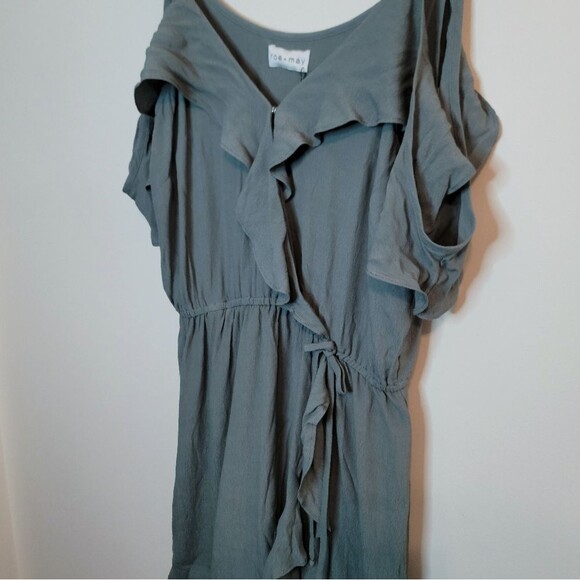 Roe + May Gray Ruffle Hanging Cold Shoulder Sleeve Vivi Mini Dress Size Large - Picture 3 of 11